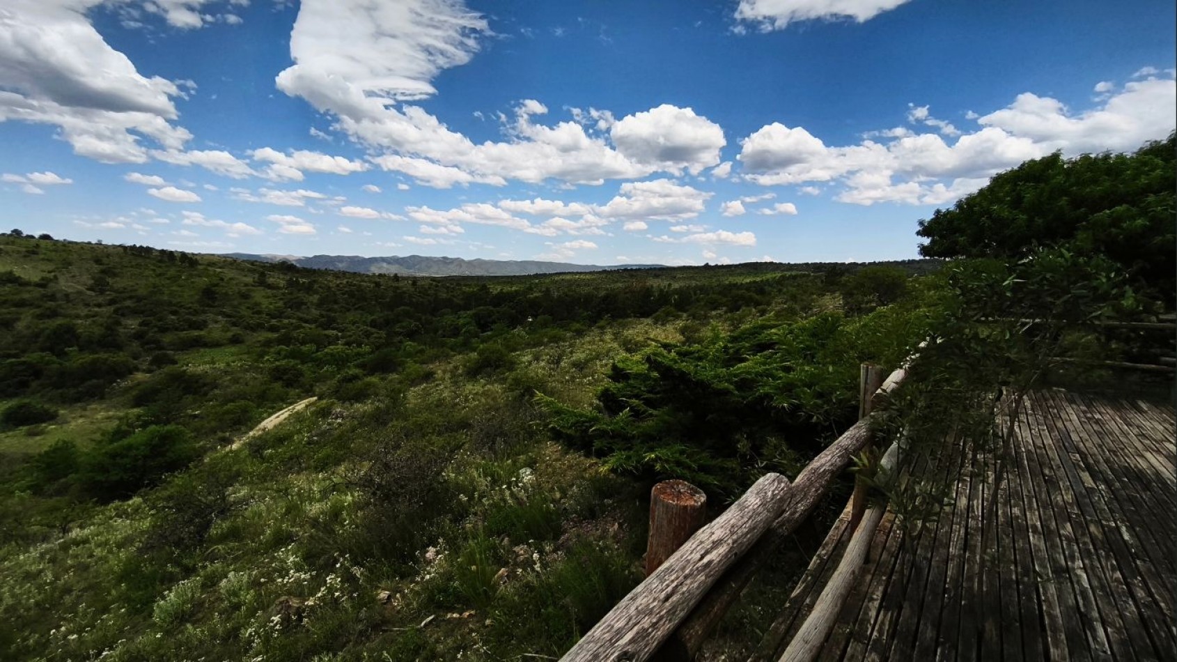 VENTA DE CAMPO DE 7 HECTAREAS CON 2 CABAÑAS DE TRONCOS EN LOS REARTES