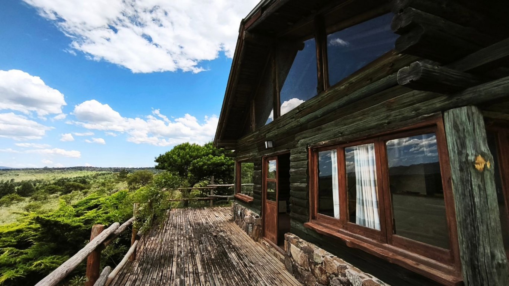 VENTA DE CAMPO DE 7 HECTAREAS CON 2 CABAÑAS DE TRONCOS EN LOS REARTES