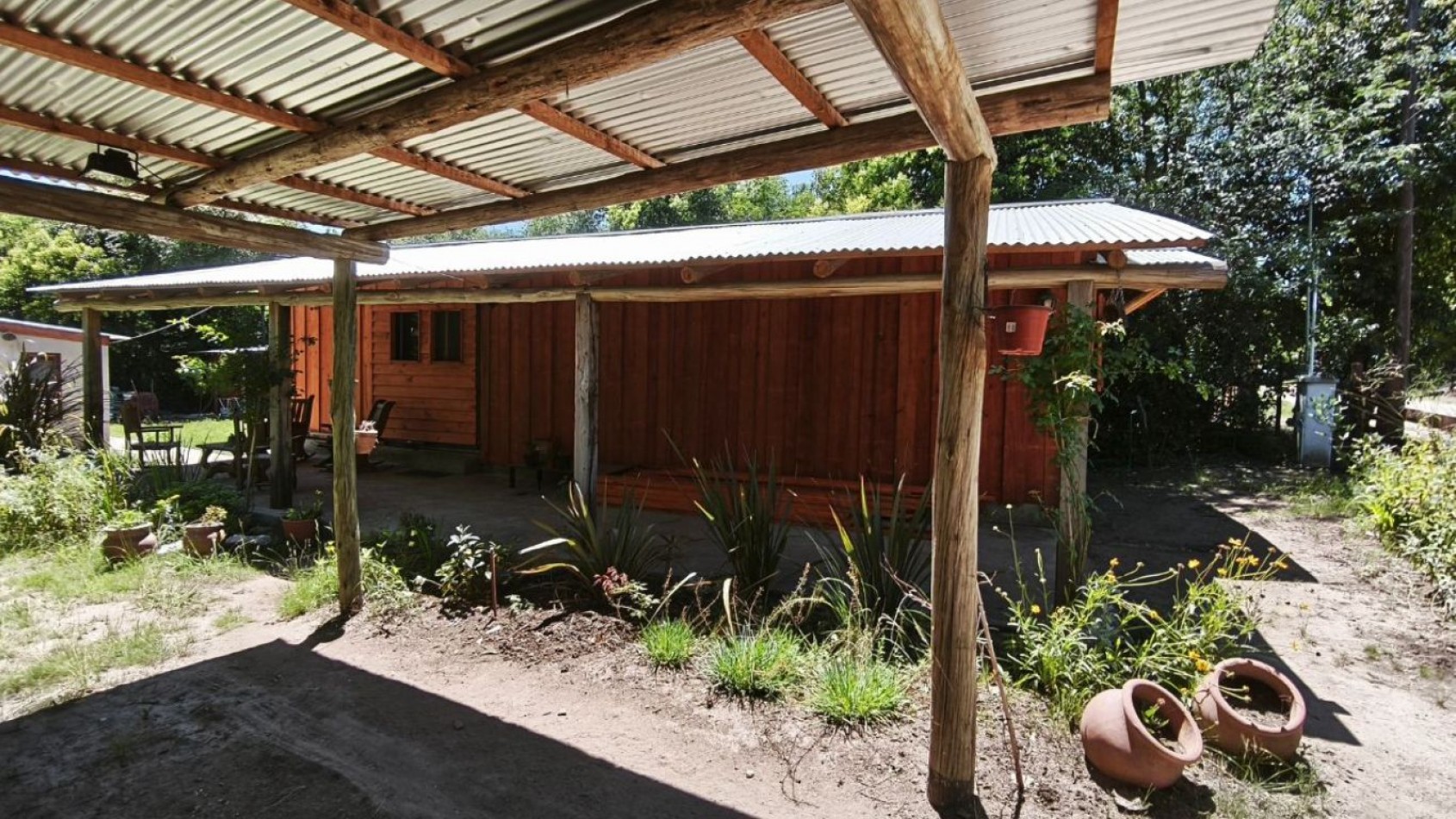 Venta de Casa Container con quincho cerrado en Villa Ciudad Parque - Calamuchita. Con escritura